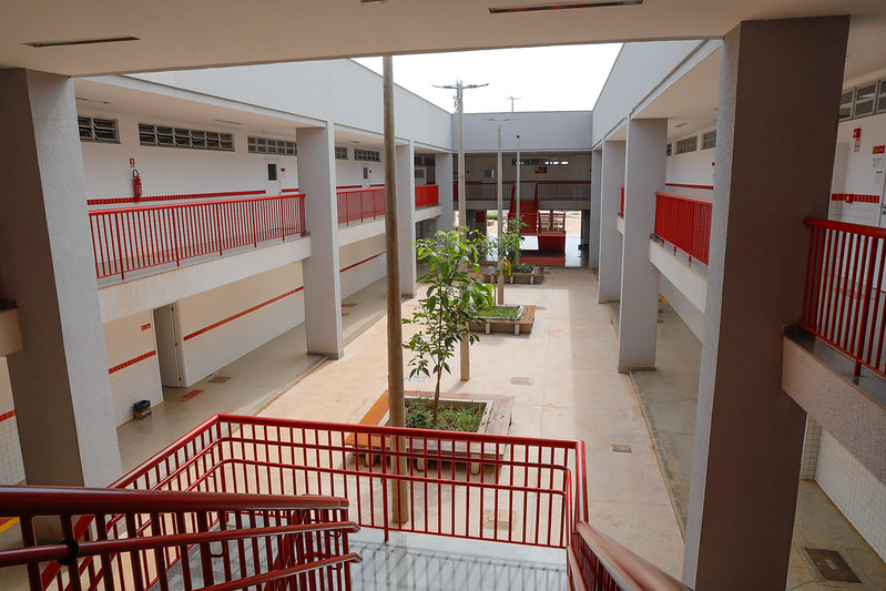 Governo do DF orienta sobre o uso de aparelhos eletrônicos nas escolas públicas